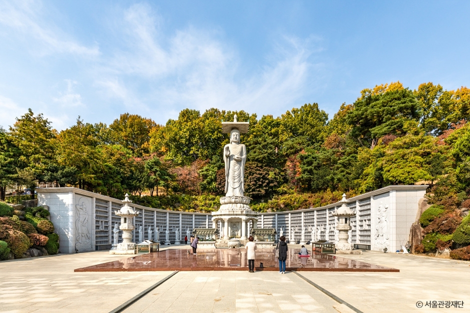 Visit Seoul Bongeunsa Temple